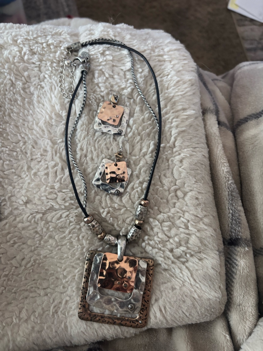 Layered Hammered Metal Pendant Necklace and Earring Set - Copper & Silver